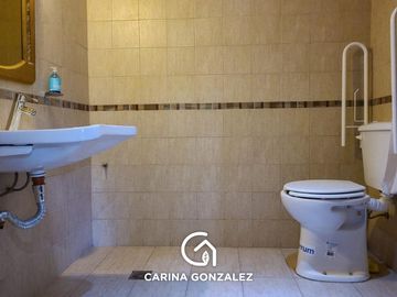 Casa en Venta de Tres Dormitorios en Santa Genoveva