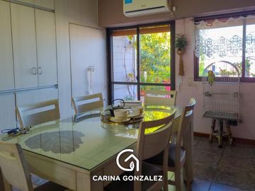 Casa en Venta de Tres Dormitorios en Santa Genoveva