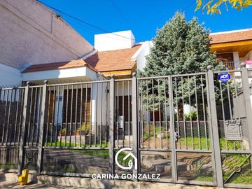 Casa en Venta de Tres Dormitorios en Santa Genoveva