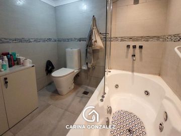 Casa en Venta de Tres Dormitorios en Santa Genoveva