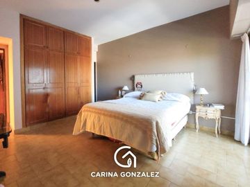 Casa en Venta de Tres Dormitorios en Santa Genoveva