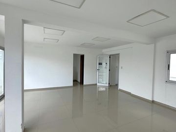 Departamento en venta - 2 dormitorios 1 baño 1 cochera - 85mts2 - La Plata