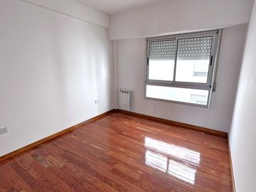 Departamento en venta - 2 dormitorios 1 baño 1 cochera - 85mts2 - La Plata
