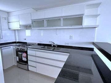 Departamento en venta - 2 dormitorios 1 baño 1 cochera - 85mts2 - La Plata