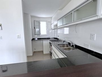 Departamento en venta - 2 dormitorios 1 baño 1 cochera - 85mts2 - La Plata