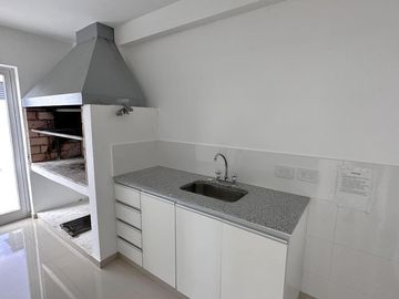 Departamento en venta - 2 dormitorios 1 baño 1 cochera - 85mts2 - La Plata