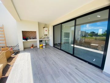 Casa en San Ramon, Pilar del este
