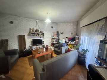 Venta de casa en Santa Cruz esq Falucho- 4amb con patio y garaje