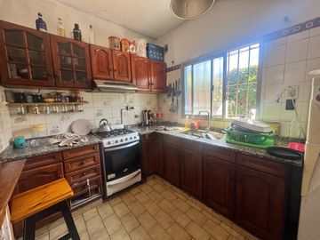 Venta de casa en Santa Cruz esq Falucho- 4amb con patio y garaje
