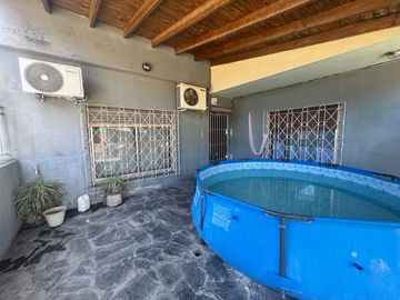 Venta de casa en Santa Cruz esq Falucho- 4amb con patio y garaje