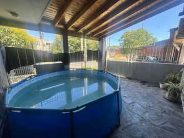 Venta de casa en Santa Cruz esq Falucho- 4amb con patio y garaje