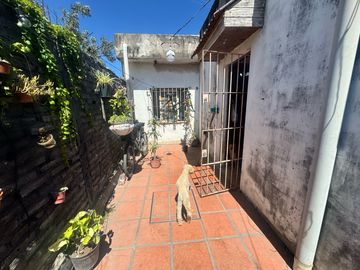 Venta de casa en Santa Cruz esq Falucho- 4amb con patio y garaje