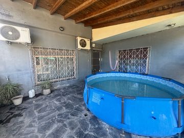 Venta de casa en Santa Cruz esq Falucho- 4amb con patio y garaje