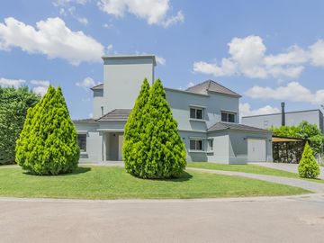 VENTA CASA 5 AMBIENTES - PILETA - SANTA MARIA DE LOS OLIVOS - PILAR