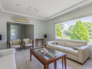 VENTA CASA 5 AMBIENTES - PILETA - SANTA MARIA DE LOS OLIVOS - PILAR