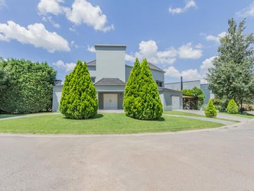 VENTA CASA 5 AMBIENTES - PILETA - SANTA MARIA DE LOS OLIVOS - PILAR