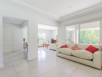 VENTA CASA 5 AMBIENTES - PILETA - SANTA MARIA DE LOS OLIVOS - PILAR