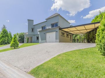 VENTA CASA 5 AMBIENTES - PILETA - SANTA MARIA DE LOS OLIVOS - PILAR