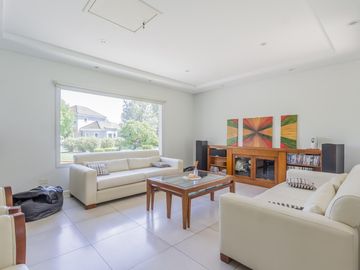 VENTA CASA 5 AMBIENTES - PILETA - SANTA MARIA DE LOS OLIVOS - PILAR