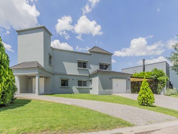 VENTA CASA 5 AMBIENTES - PILETA - SANTA MARIA DE LOS OLIVOS - PILAR
