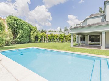 VENTA CASA 5 AMBIENTES - PILETA - SANTA MARIA DE LOS OLIVOS - PILAR