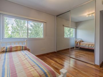 VENTA CASA 5 AMBIENTES - PILETA - SANTA MARIA DE LOS OLIVOS - PILAR