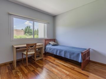 VENTA CASA 5 AMBIENTES - PILETA - SANTA MARIA DE LOS OLIVOS - PILAR