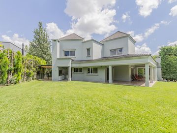 VENTA CASA 5 AMBIENTES - PILETA - SANTA MARIA DE LOS OLIVOS - PILAR