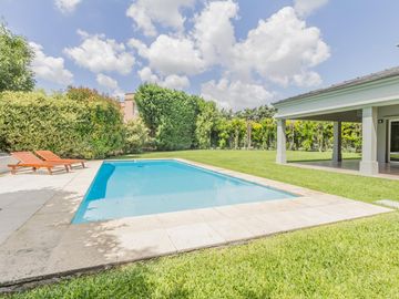VENTA CASA 5 AMBIENTES - PILETA - SANTA MARIA DE LOS OLIVOS - PILAR