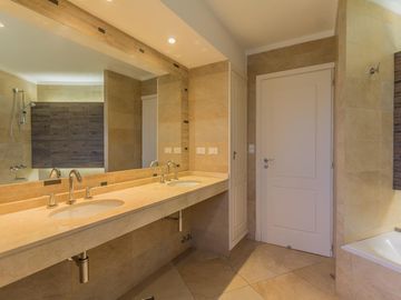 VENTA CASA 5 AMBIENTES - PILETA - SANTA MARIA DE LOS OLIVOS - PILAR
