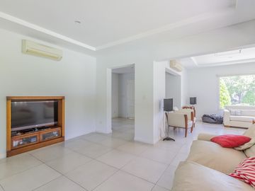 VENTA CASA 5 AMBIENTES - PILETA - SANTA MARIA DE LOS OLIVOS - PILAR