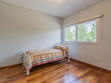VENTA CASA 5 AMBIENTES - PILETA - SANTA MARIA DE LOS OLIVOS - PILAR