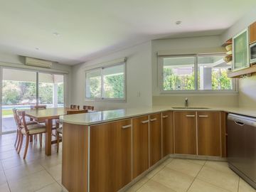 VENTA CASA 5 AMBIENTES - PILETA - SANTA MARIA DE LOS OLIVOS - PILAR