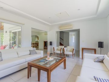VENTA CASA 5 AMBIENTES - PILETA - SANTA MARIA DE LOS OLIVOS - PILAR