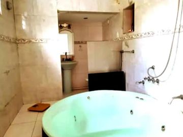 Casa en venta - 3 Dormitorios 1 Baño - 420Mts2 - Villa Luzuriaga