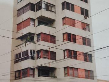 Departamento en venta - 3 Dormitorios 2 Baños - Cochera - La Plata