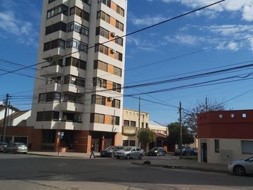 Departamento en venta - 3 Dormitorios 2 Baños - Cochera - La Plata