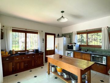 CASA 5 AMBIENTES EN VENTA, BARRIO PRIVADO LOMA ESCONDIDA, LUJAN