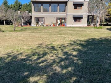 CASA 5 AMBIENTES EN VENTA, BARRIO PRIVADO LOMA ESCONDIDA, LUJAN