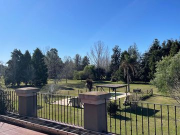 CASA 5 AMBIENTES EN VENTA, BARRIO PRIVADO LOMA ESCONDIDA, LUJAN