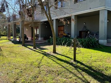 CASA 5 AMBIENTES EN VENTA, BARRIO PRIVADO LOMA ESCONDIDA, LUJAN