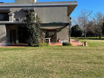 CASA 5 AMBIENTES EN VENTA, BARRIO PRIVADO LOMA ESCONDIDA, LUJAN