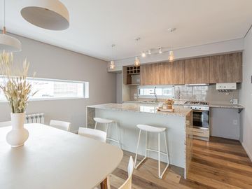 DEPARTAMENTO PREMIUM DE DOS DORMITORIOS VENTA SOLARIUM Y PARRILLERO CENTRO ROSARIO
