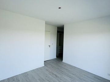 VENTA DEPARTAMENTO DUPLEX DE DOS DORMITORIOS