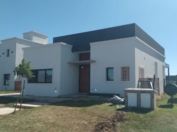 Casa en venta Santa Lucia Pilar del Este | VCO Propiedades