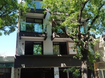 Amplisimo Depto - con COCHERA Y TERRAZA Exclusiva! Alquilado!