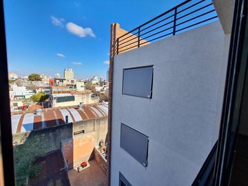 Amplisimo Depto - con COCHERA Y TERRAZA Exclusiva! Alquilado!