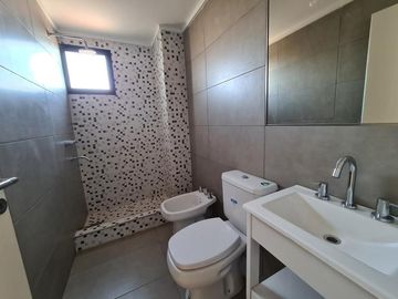 Amplisimo Depto - con COCHERA Y TERRAZA Exclusiva! Alquilado!