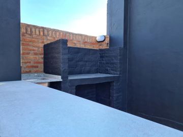 Amplisimo Depto - con COCHERA Y TERRAZA Exclusiva! Alquilado!