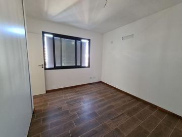 Amplisimo Depto - con COCHERA Y TERRAZA Exclusiva! Alquilado!